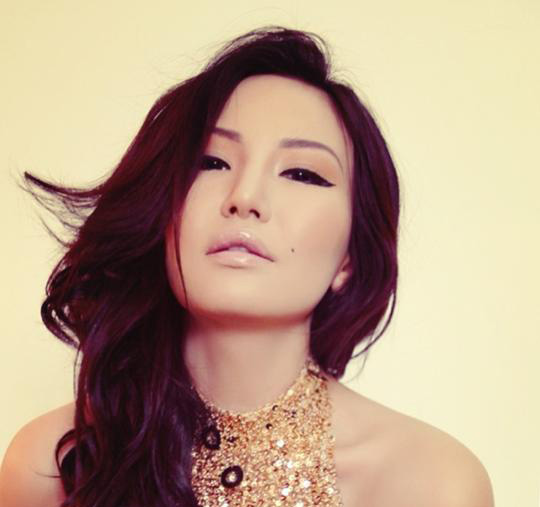 Ану: Би нүүрэндээ алтан утас тавиулсан нь үнэн. 7500 $ ханштай хийлгэсэн